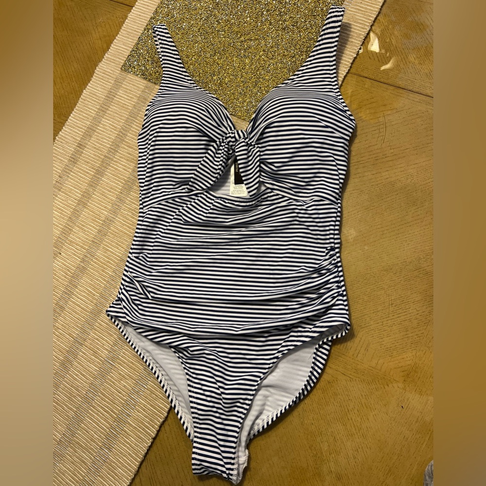 -Swimsuit 💙🤍